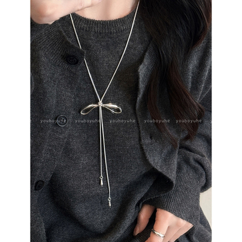 Colier cu funda și ciucuri, lanț tip grâu din cupru, pandant din aliaj, placare electroplată – Toamnă 2024