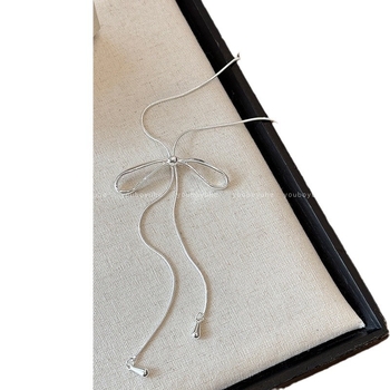 Colier cu funda și ciucuri, lanț tip grâu din cupru, pandant din aliaj, placare electroplată – Toamnă 2024