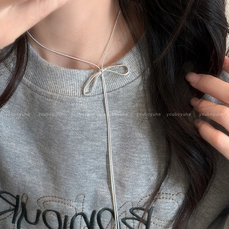 Colier cu funda și ciucuri, lanț tip grâu din cupru, pandant din aliaj, placare electroplată – Toamnă 2024