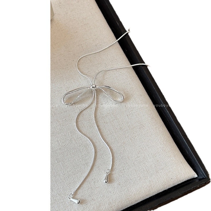 Colier cu funda și ciucuri, lanț tip grâu din cupru, pandant din aliaj, placare electroplată – Toamnă 2024