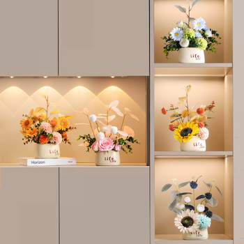 Керамична изкуствена цветна композиция | боядисана повърхност, флокинг завършек; Състав: изсушени цветя, копринени цветя; Видове: маргаритка, евкалипт, слънчоглед; Приложение: домашна декорация, реквизит за фотография