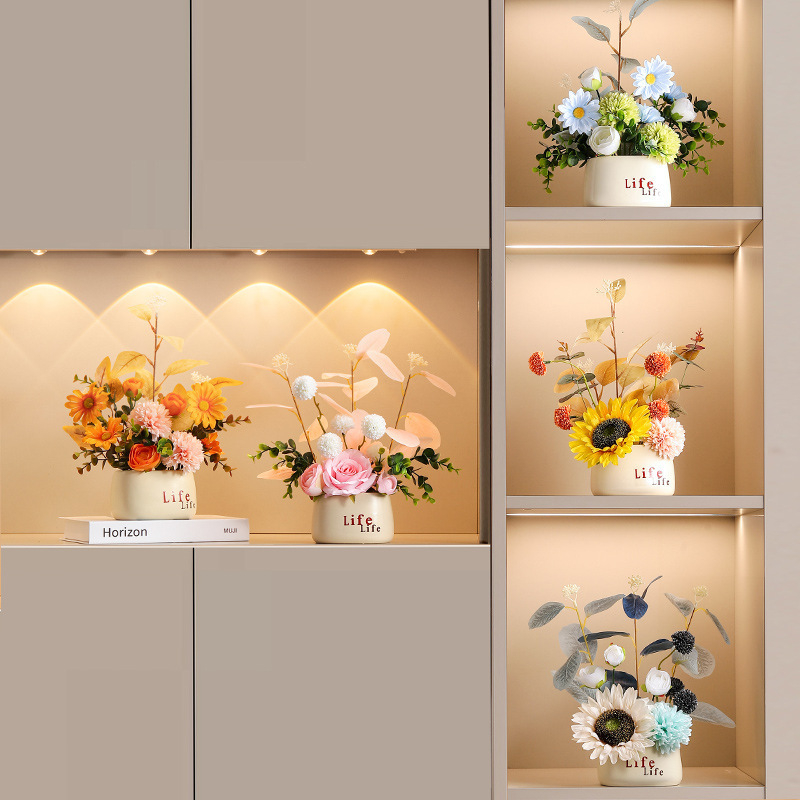 Керамична изкуствена цветна композиция | боядисана повърхност, флокинг завършек; Състав: изсушени цветя, копринени цветя; Видове: маргаритка, евкалипт, слънчоглед; Приложение: домашна декорация, реквизит за фотография