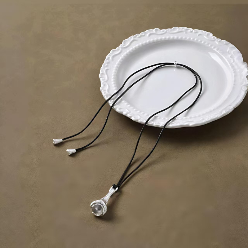 Ogrlica od bakra s privjeskom i elektroplatiniranim lancem, duljina 71–80 cm, otprilike 28 g, casual stil