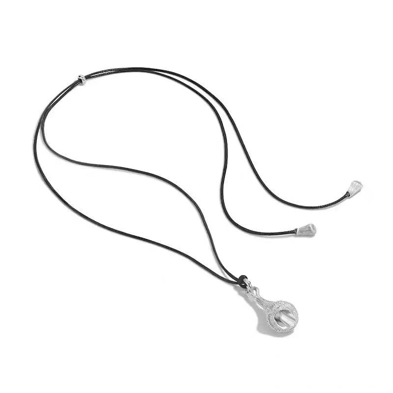 Ogrlica od bakra s privjeskom i elektroplatiniranim lancem, duljina 71–80 cm, otprilike 28 g, casual stil
