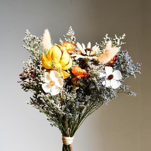 Aranjament decorativ din flori uscate, varietate narcise, material: alt.