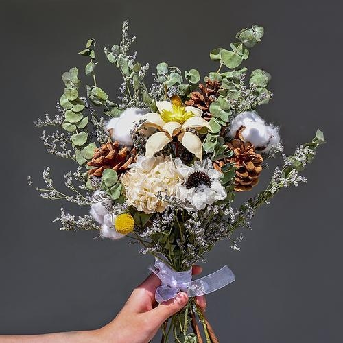 Aranjament decorativ din flori uscate, varietate narcise, material: alt.