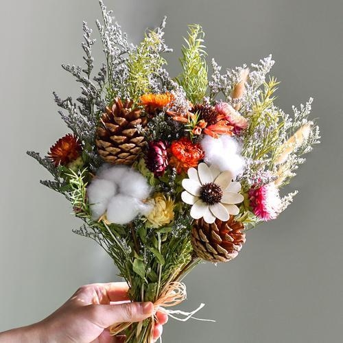 Aranjament decorativ din flori uscate, varietate narcise, material: alt.