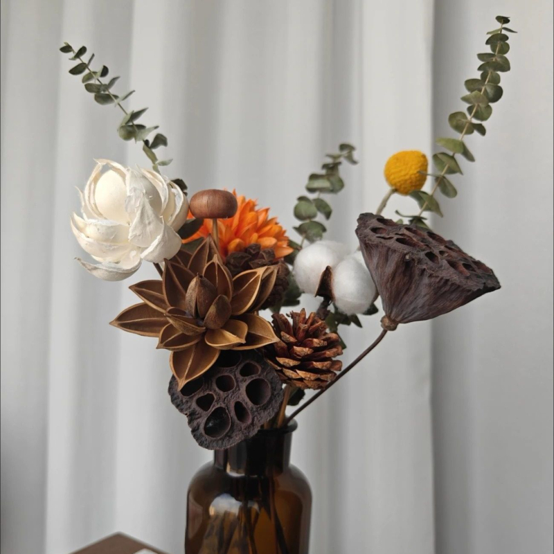 Aranjament decorativ din flori uscate, varietate narcise, material: alt.