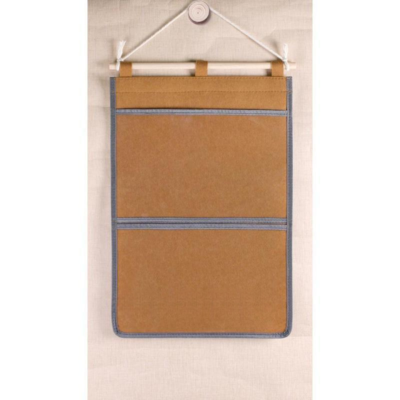 Nem szőtt anyagból készült akasztós táska gyerekek rajzainak és házi feladatainak osztálytermi kiállításához