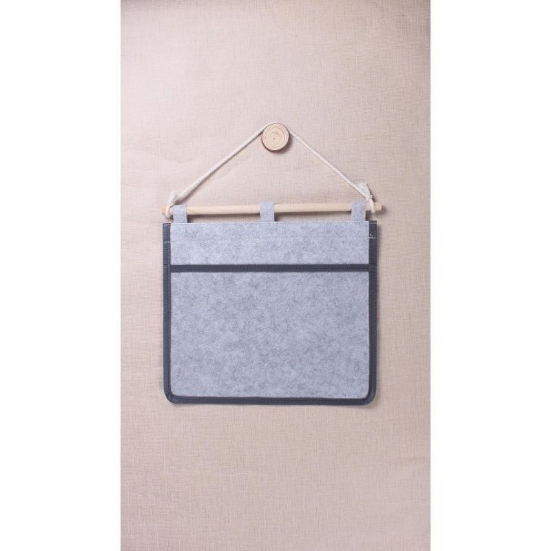 Nem szőtt anyagból készült akasztós táska gyerekek rajzainak és házi feladatainak osztálytermi kiállításához