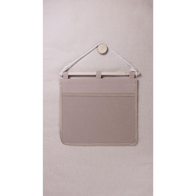 Nem szőtt anyagból készült akasztós táska gyerekek rajzainak és házi feladatainak osztálytermi kiállításához