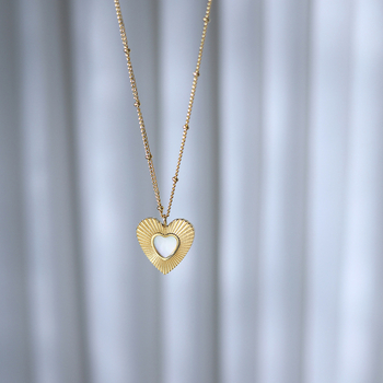 Szív alakú kagyló medálos nyaklánc, titánacél, 18K aranyozással, golyós lánc, gravírozott