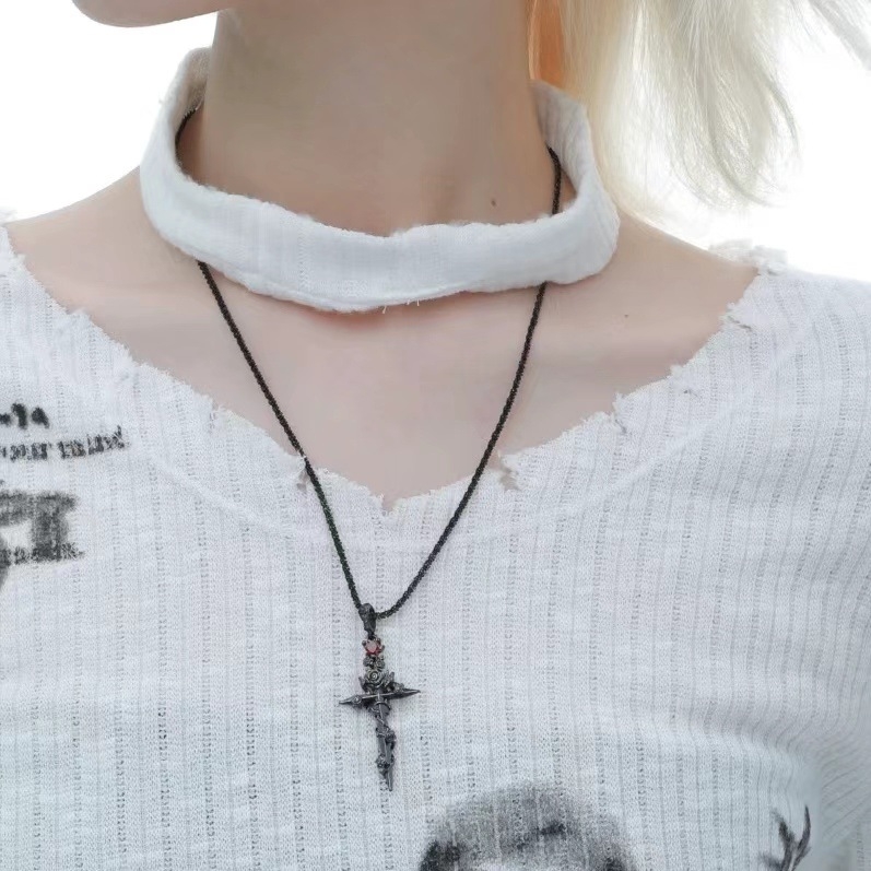 Ogrlica s privjeskom Rose Cross, srebro 925, twist lanac, minimalistički unisex, ljeto 2024