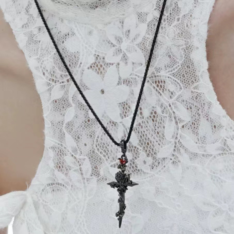 Ogrlica s privjeskom Rose Cross, srebro 925, twist lanac, minimalistički unisex, ljeto 2024