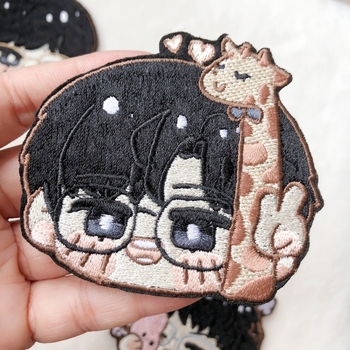 Polüesterist päähine, käsitsi tikitud karikatürikujund, naiselik stiil