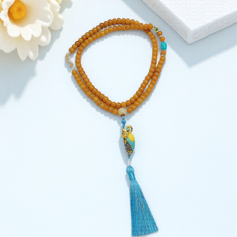 Ogrlica od perli s Bodhi privjeskom, u tikvasta obliku, s lancem od koralja; materijali Bodhi, chalcedon i biseri; obujam 31–40 cm