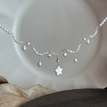 Geometriai formájú nyaklánc cink-ötvözet bojtos függővel, elektroplatírozott felülettel