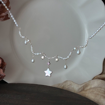 Geometriai formájú nyaklánc cink-ötvözet bojtos függővel, elektroplatírozott felülettel