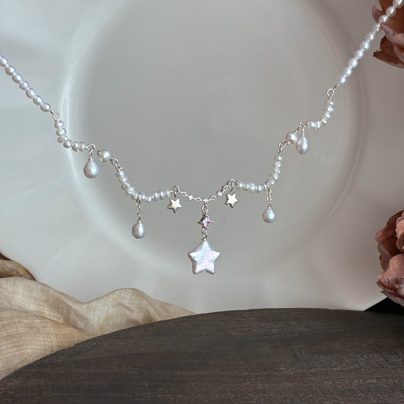 Geometriai formájú nyaklánc cink-ötvözet bojtos függővel, elektroplatírozott felülettel