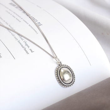 Garš džempera ķēde, sudraba, ģeometrisks ovāls dizains, sānu ķēde, garums 51–80 cm