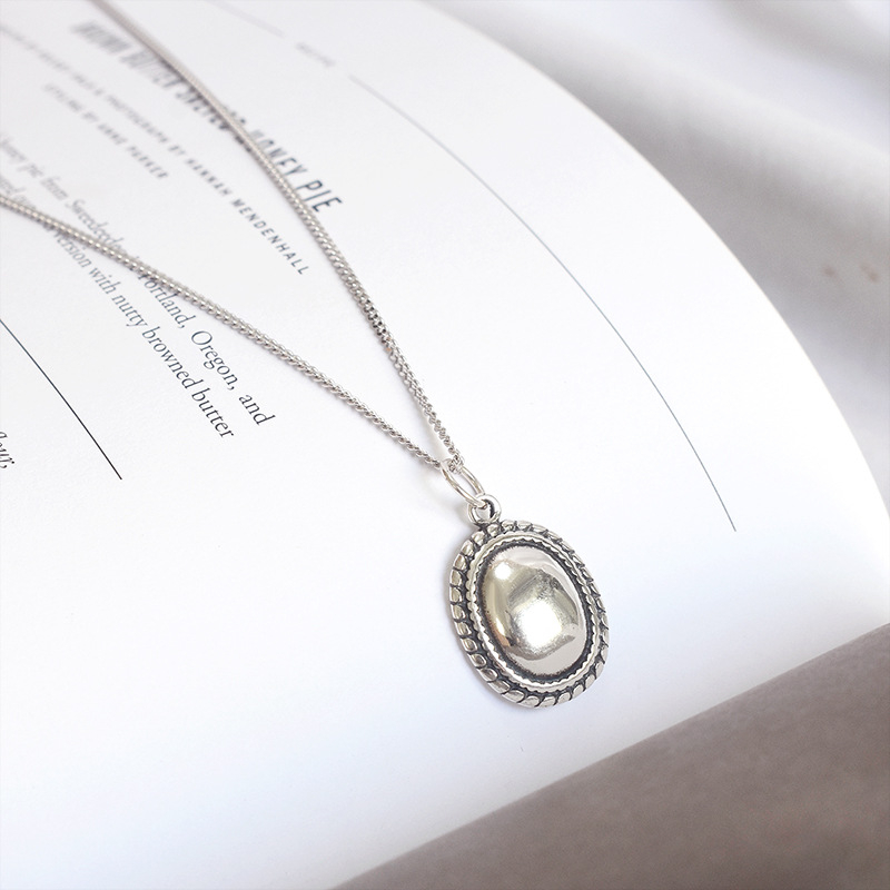 Garš džempera ķēde, sudraba, ģeometrisks ovāls dizains, sānu ķēde, garums 51–80 cm