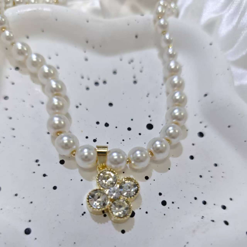 Műgyöngyös nyaklánc, elektroplatírozott bevonattal, U-alakú geometriai forma, gyöngyös lánc, kerület 41–50 cm