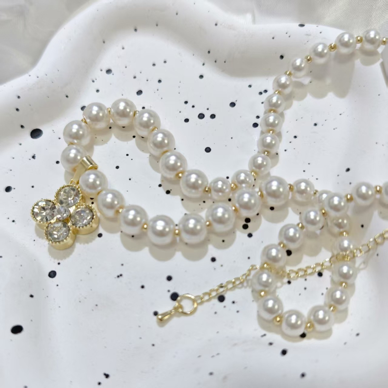 Műgyöngyös nyaklánc, elektroplatírozott bevonattal, U-alakú geometriai forma, gyöngyös lánc, kerület 41–50 cm