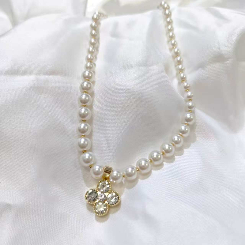 Műgyöngyös nyaklánc, elektroplatírozott bevonattal, U-alakú geometriai forma, gyöngyös lánc, kerület 41–50 cm