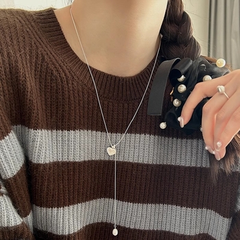 Ogrlica od srebra S925 s teksturiranim srcolnim privjeskom i slatkovodnim biserima, zmijskim lancem, za žene