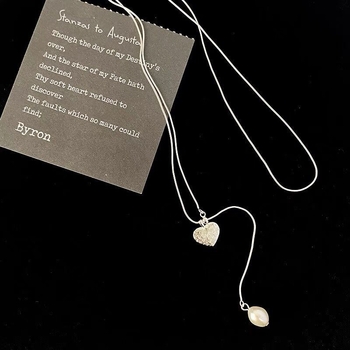 Ogrlica od srebra S925 s teksturiranim srcolnim privjeskom i slatkovodnim biserima, zmijskim lancem, za žene