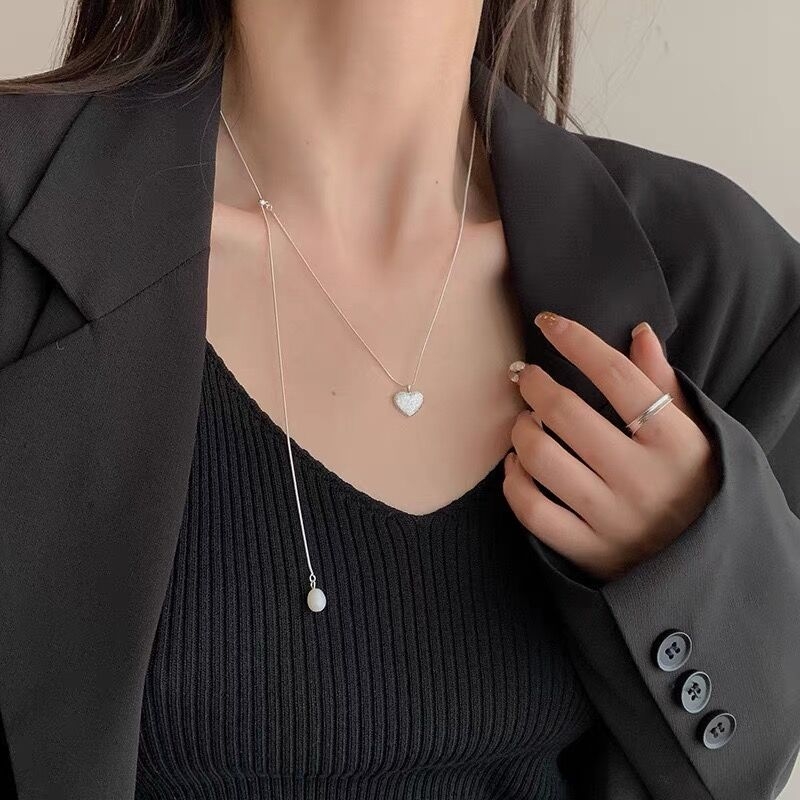 Ogrlica od srebra S925 s teksturiranim srcolnim privjeskom i slatkovodnim biserima, zmijskim lancem, za žene