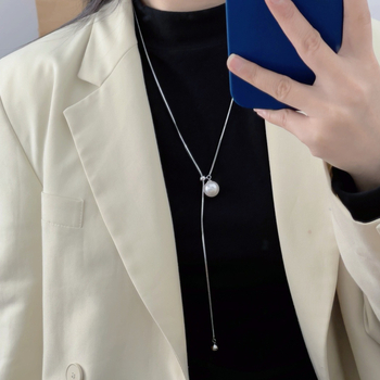 Colier din aliaj cu placare argintie sau auriu, țesut, pandantiv cu perle artificiale, stil pastoral.