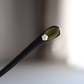 Agrafă de păr din lemn, în stil etnic, cu decor în formă de frunze – lansare vară 2024, ambalaj individual