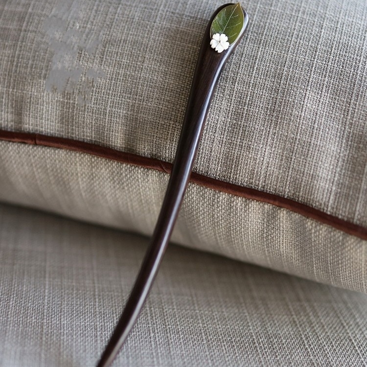 Agrafă de păr din lemn, în stil etnic, cu decor în formă de frunze – lansare vară 2024, ambalaj individual