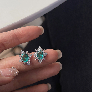 Set de bijuterii din trei piese: colier, inel și cercei, din cupru, stil geometric, prelucrare cu diamant și încrustare zirconiu