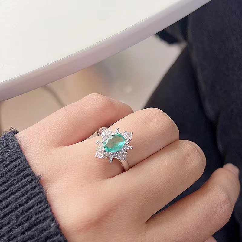 Set de bijuterii din trei piese: colier, inel și cercei, din cupru, stil geometric, prelucrare cu diamant și încrustare zirconiu