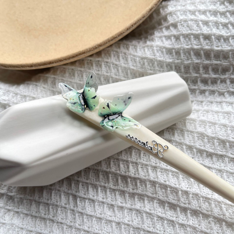 Clip de păr cu design gradient de fluture — stil modern; Material: os de vită; Ambalaj: ambalaj independent; Personalizare procesare: Da