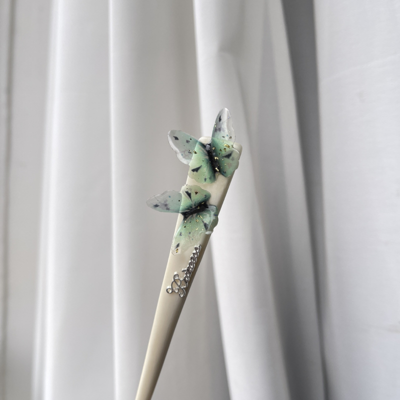 Clip de păr cu design gradient de fluture — stil modern; Material: os de vită; Ambalaj: ambalaj independent; Personalizare procesare: Da