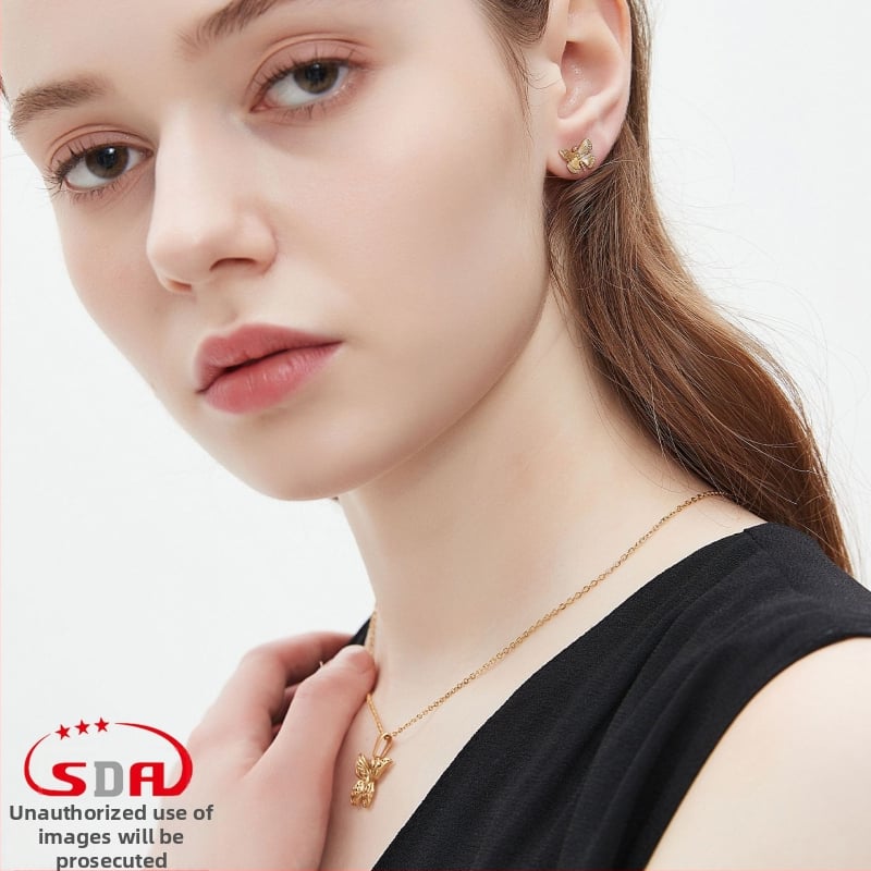 Colier - pandantiv fluture decupat, oțel titan, placare electrolitică, lanț tip oase de șarpe, stil rece