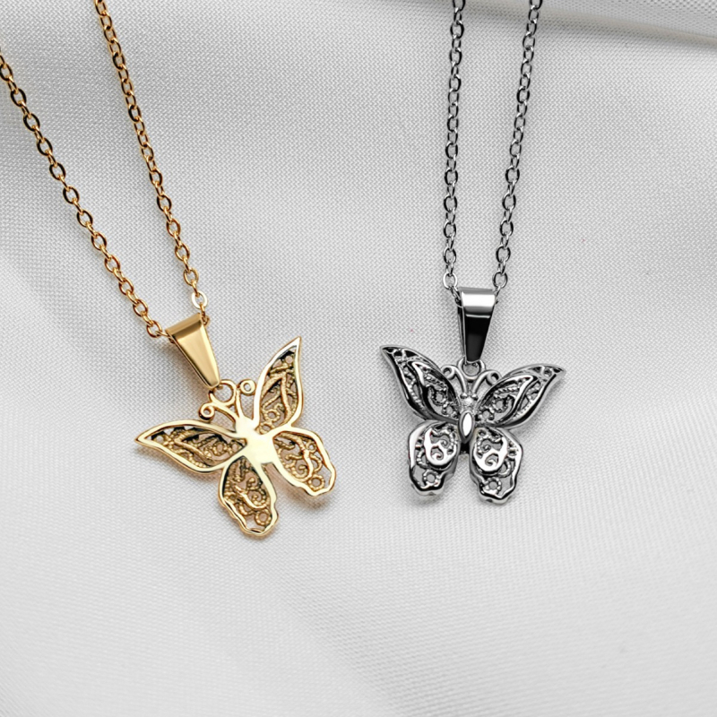 Colier - pandantiv fluture decupat, oțel titan, placare electrolitică, lanț tip oase de șarpe, stil rece