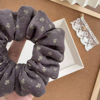 Scrunchie od platna - Ručno izrađeno, Zimska 2025 kolekcija, Visoka elastičnost, Univerzalnost