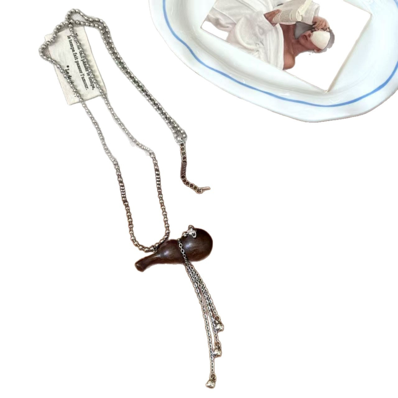 Ogrlica s privjeskom gourda s resicama Saturn, legura, klavikularni lanac, 41–50 cm, postavljanje s miješanim kamenjem