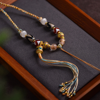 Uniszex hosszú nyaklánc tibeti etnikus stílusban, kézzel készített fonatolt zsinór Dzi gyöngyökkel, buddhista amulett és méhviasz Thangka medál