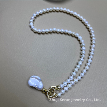 Príveskový náhrdelník s sladkovodnou perlou, perla takmer kruhového tvaru, súčiastky zo zliatiny, jednoduchý ženský štýl