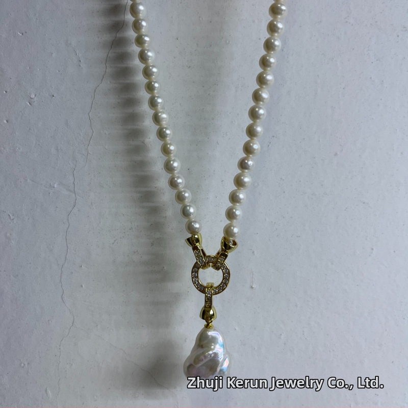 Príveskový náhrdelník s sladkovodnou perlou, perla takmer kruhového tvaru, súčiastky zo zliatiny, jednoduchý ženský štýl