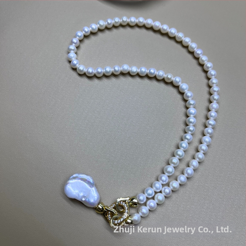 Príveskový náhrdelník s sladkovodnou perlou, perla takmer kruhového tvaru, súčiastky zo zliatiny, jednoduchý ženský štýl