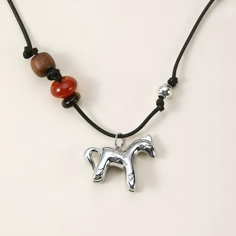 Bakrena ogrlica s perlicama i motivom konjskog zodijaka, običan lanac, duljina 61-70 cm, stil internetske zvijezde