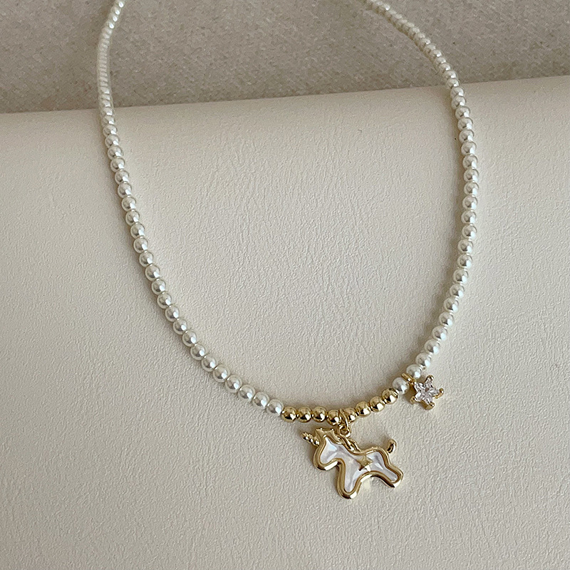 Nauš s višeslojni geometrijski lanac i privjeskom od majčine biserne perle s motivom jednoroga i zvijezde, elektropoliran metal