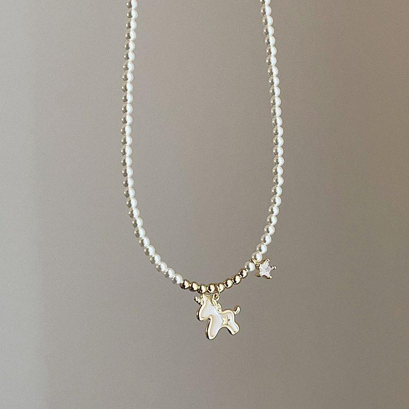 Nauš s višeslojni geometrijski lanac i privjeskom od majčine biserne perle s motivom jednoroga i zvijezde, elektropoliran metal
