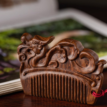 Ξύλινη χτένα από σανδαλόξυλο με χάραξη λογότυπου, μασάζ για τα μαλλιά